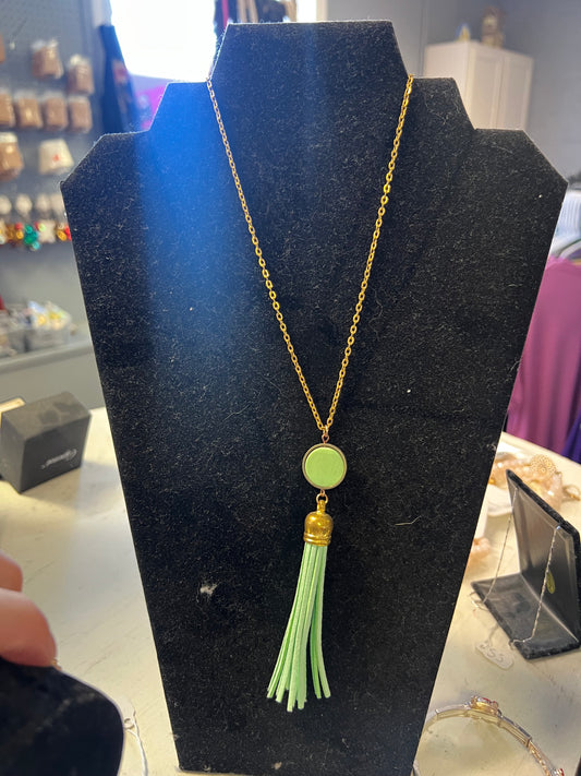 Brand new neck necklace