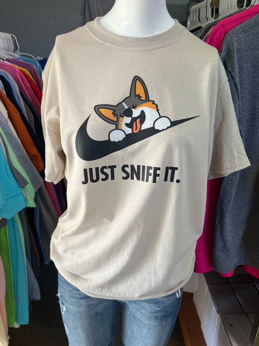 New unisex, short sleeve T-shirt, corgi tri