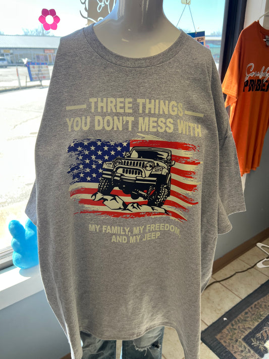New unisex Gilden short sleeve T-shirt, American flag vehicle 4 x 4