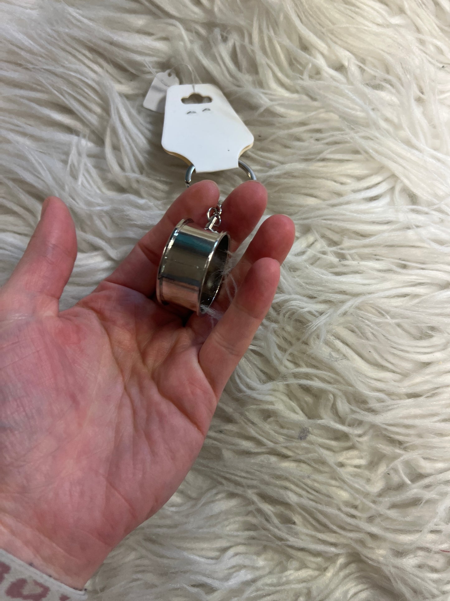 Car rim keychain silver