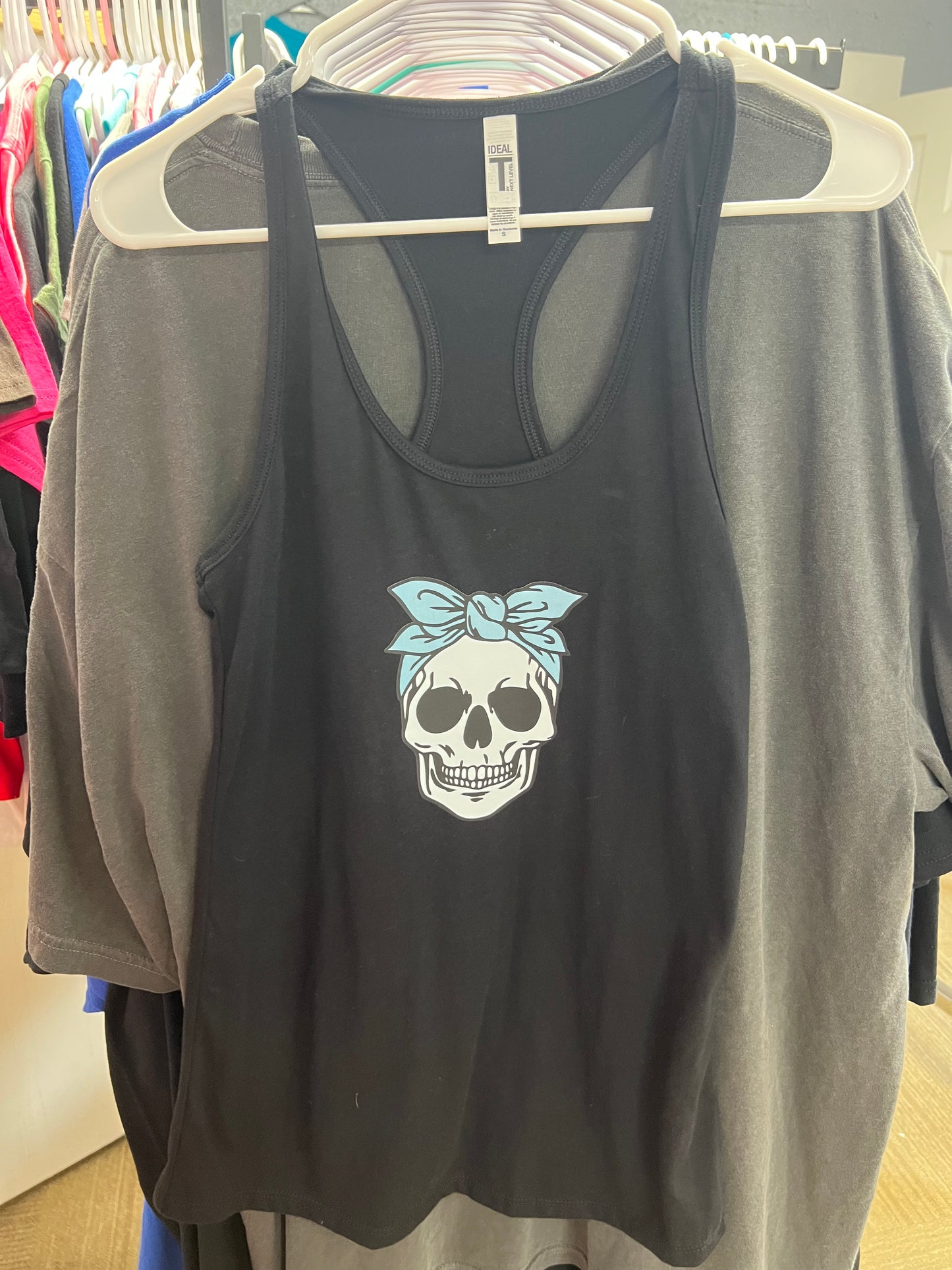 Brand new ladies Razorback tank size small