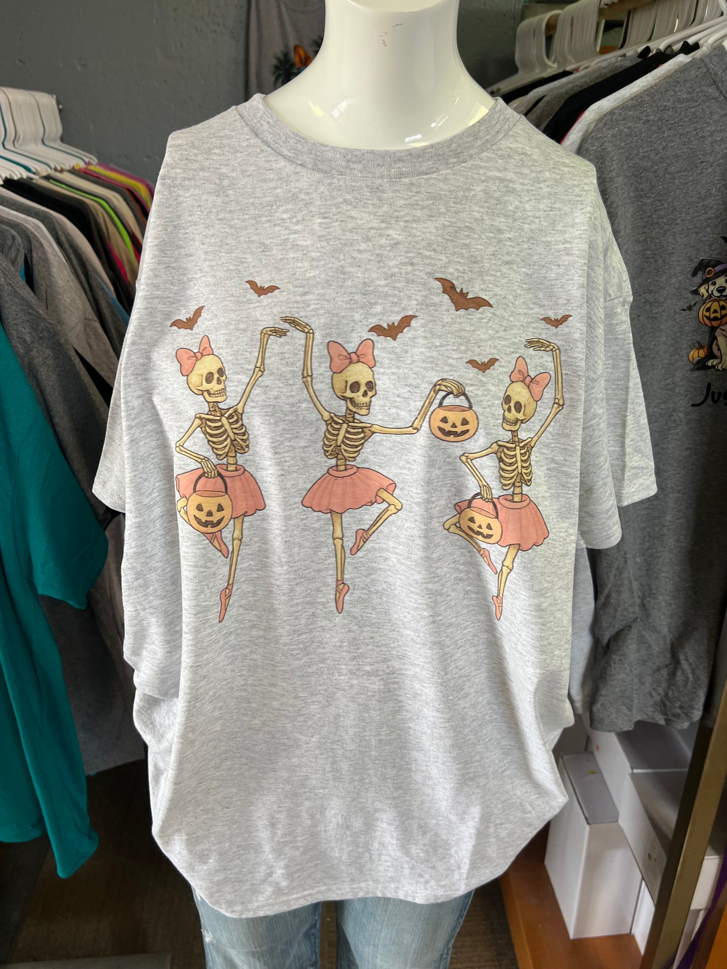 New  unisex T-shirt Halloween pink skeletons dancing