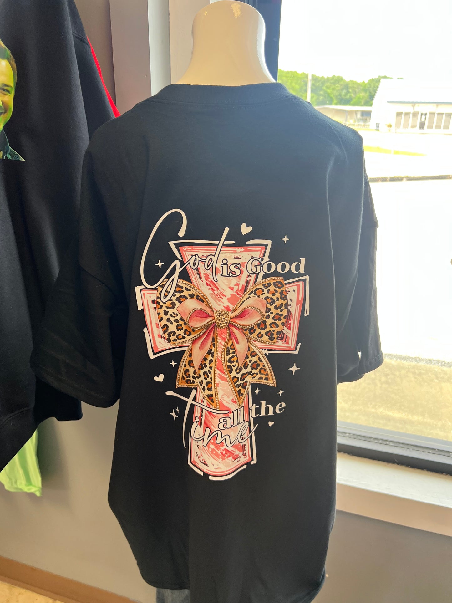 New Gilden unisex T-shirt cross God