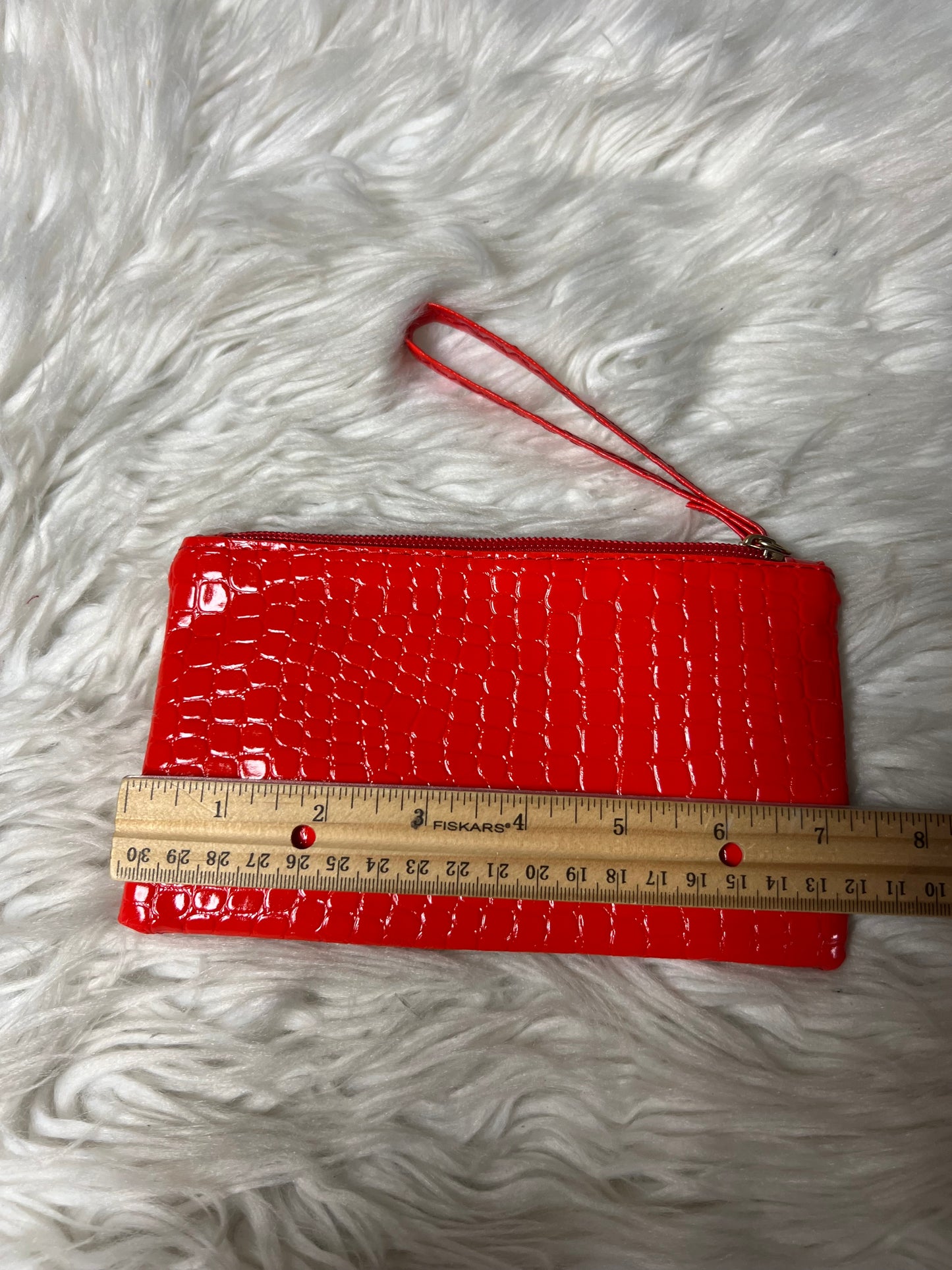 New red wristlet