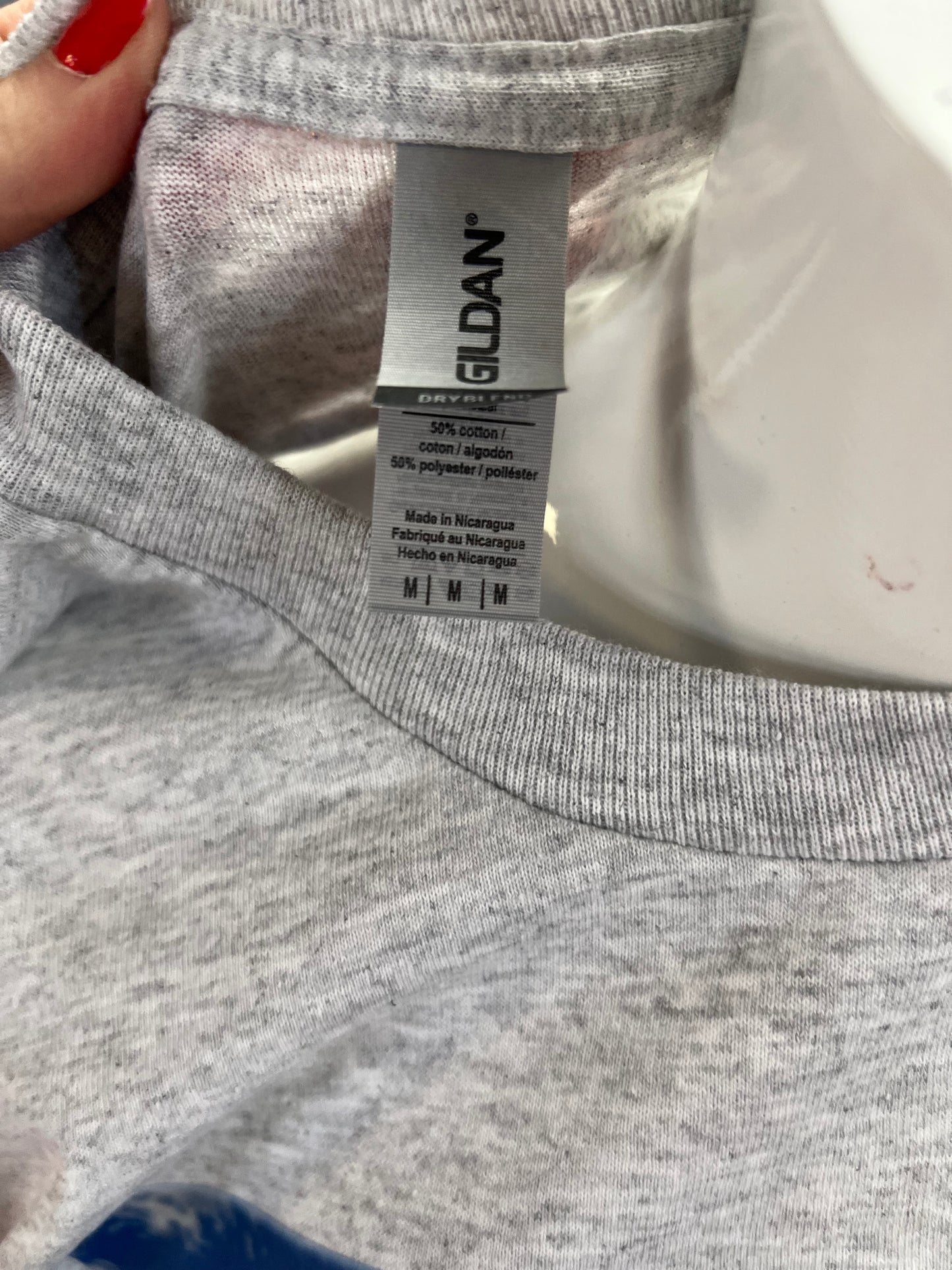 Ready to ship out Gildan long sleeve medium
