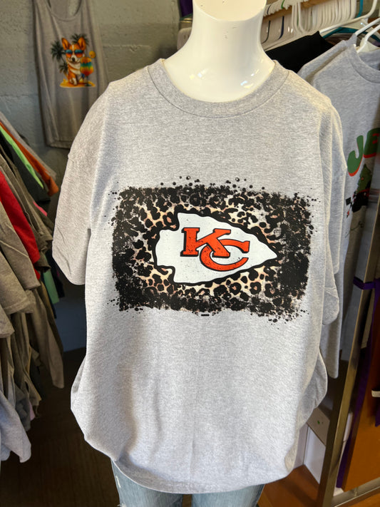 New  unisex T-shirt kc football leopard