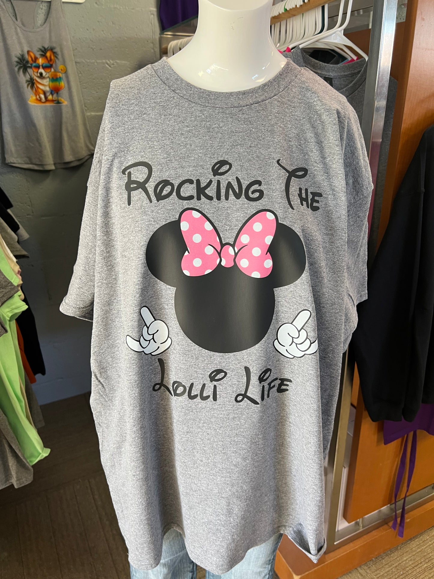 New unisex Gilden short sleeve T-shirt, rocking the lolli life