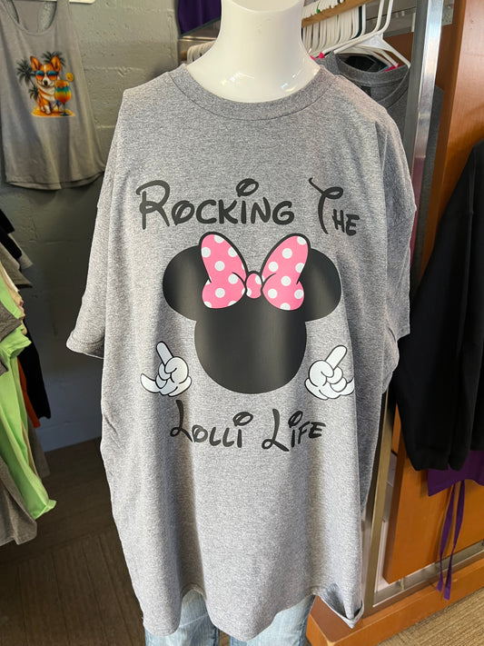New unisex Gilden short sleeve T-shirt, rocking the lolli life
