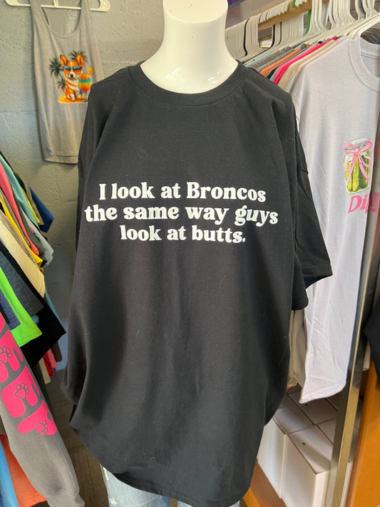 New unisex Gilden T-shirt I look at  the same way guys look at that