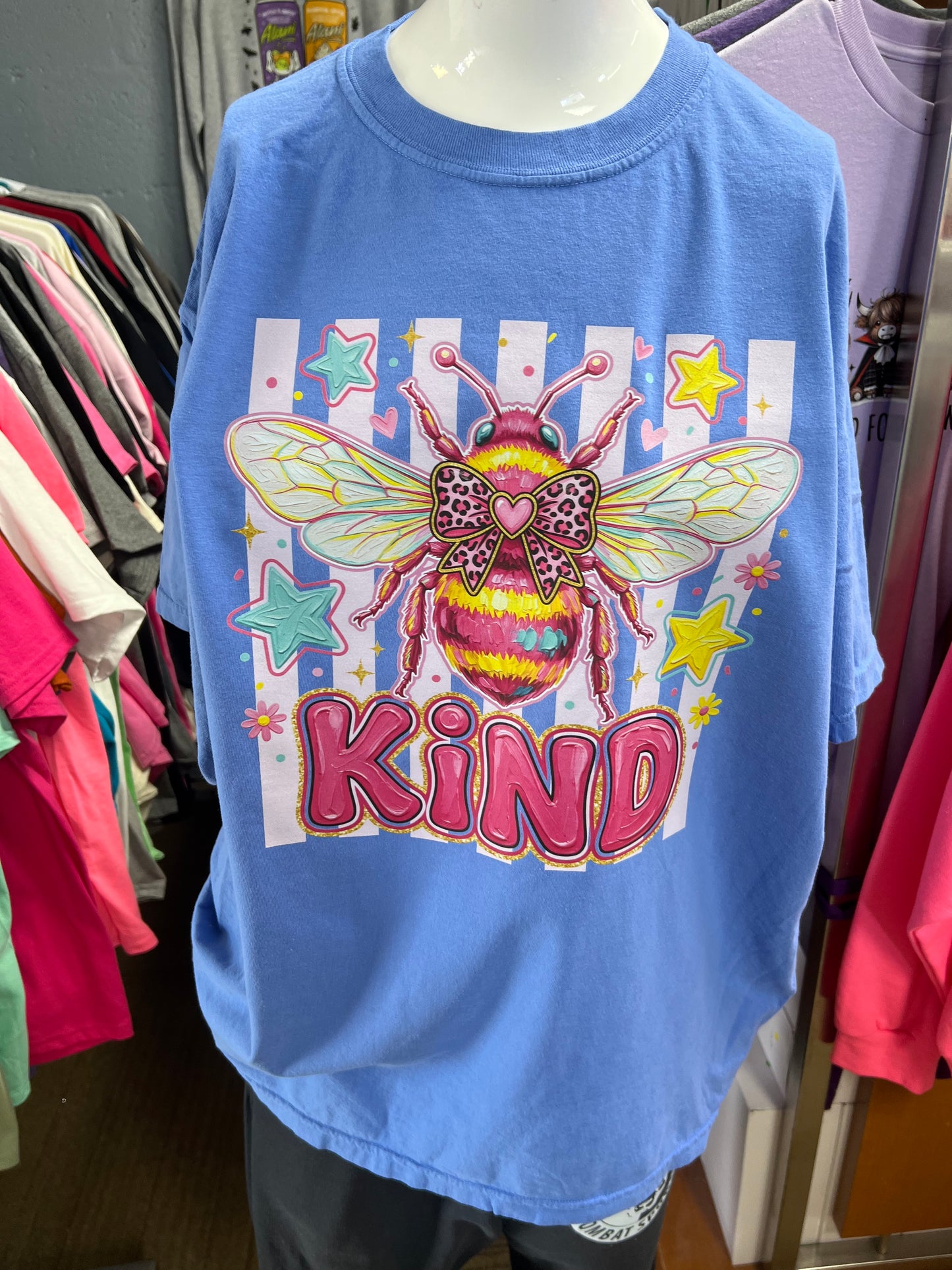 New  unisex T-shirt comfort color Brand bee kind