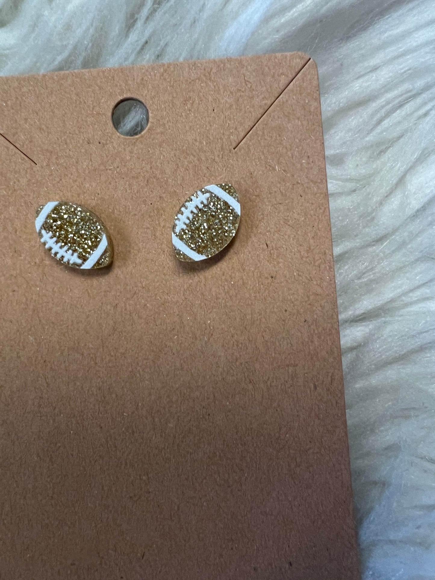 New  stud earring gold