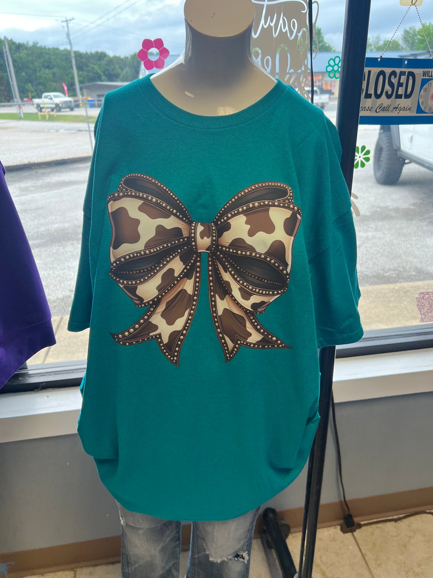 New  unisex T-shirt bow size large