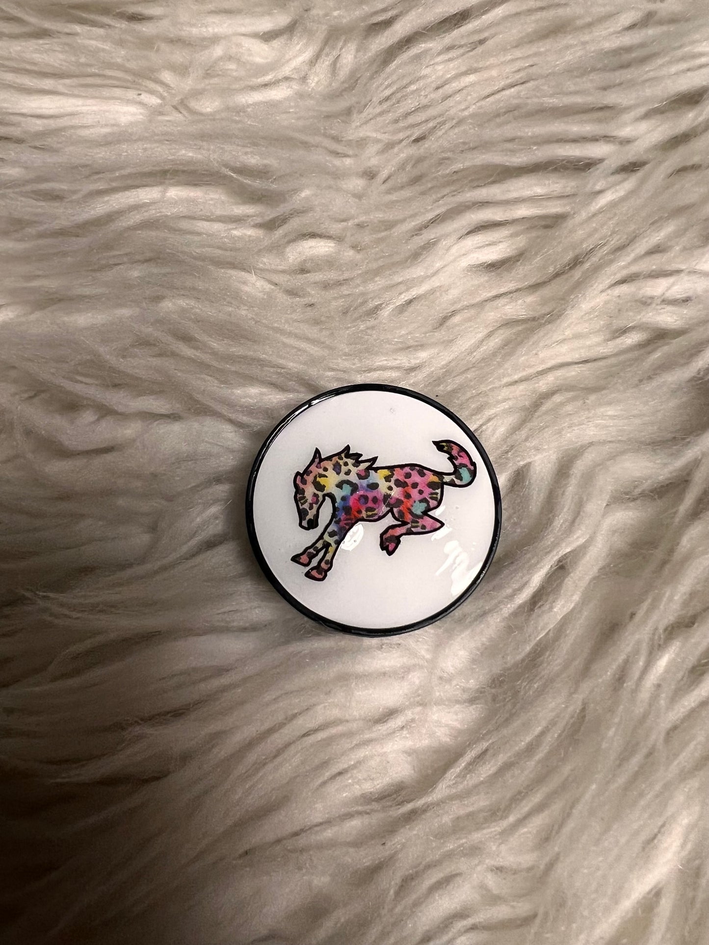 Resin covered pop socket horse