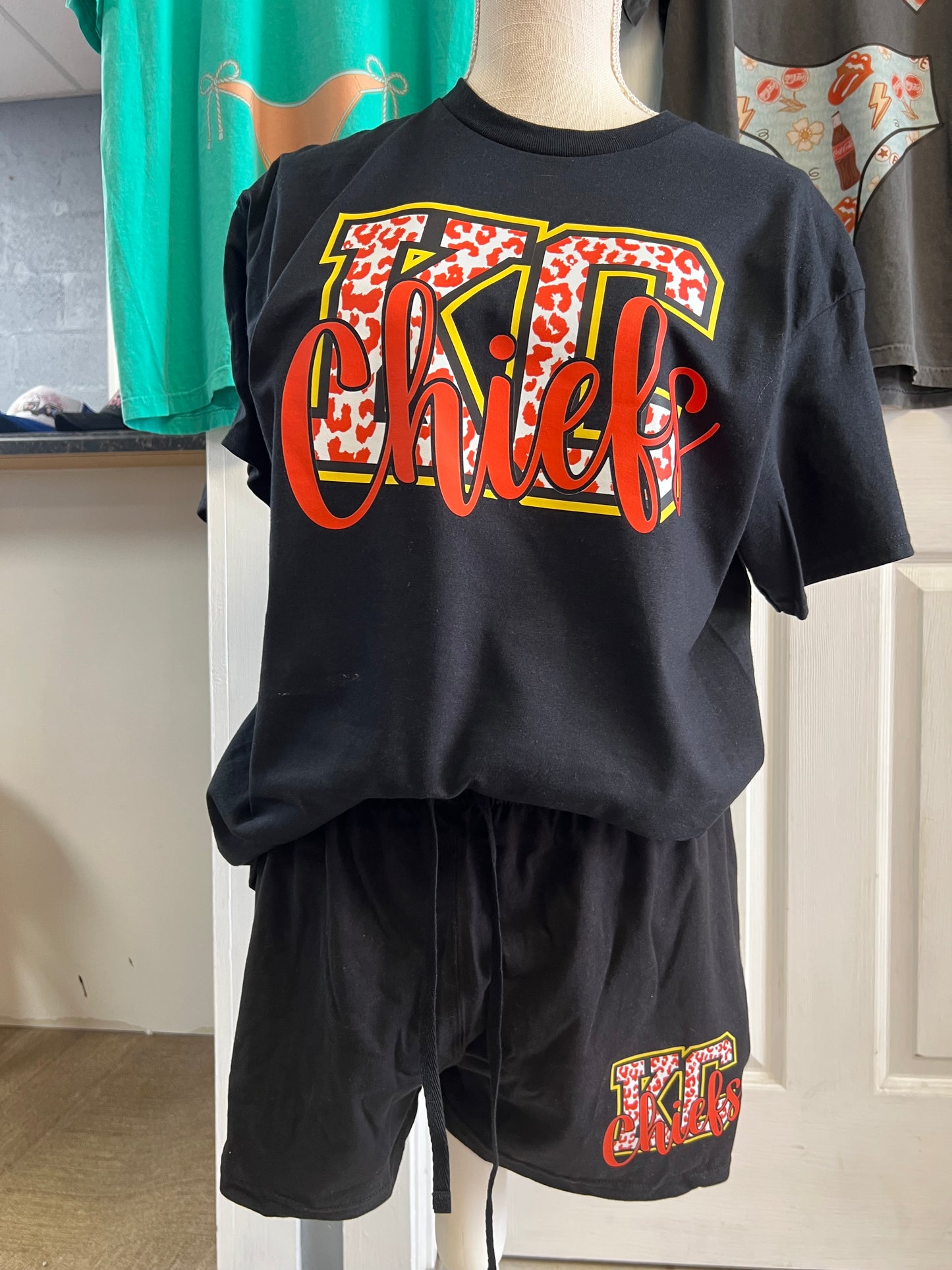New unisex top and shorts set