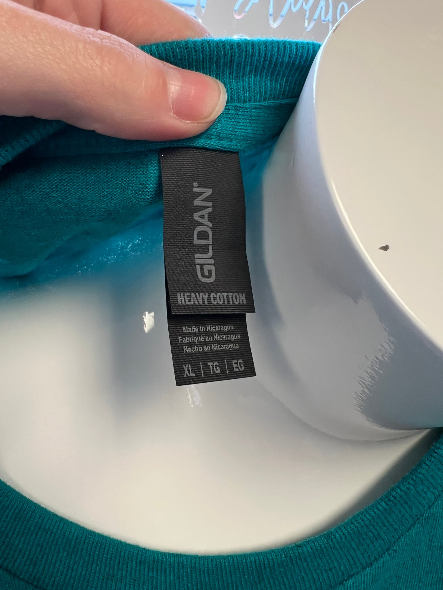 New  unisex T-shirt bow size large