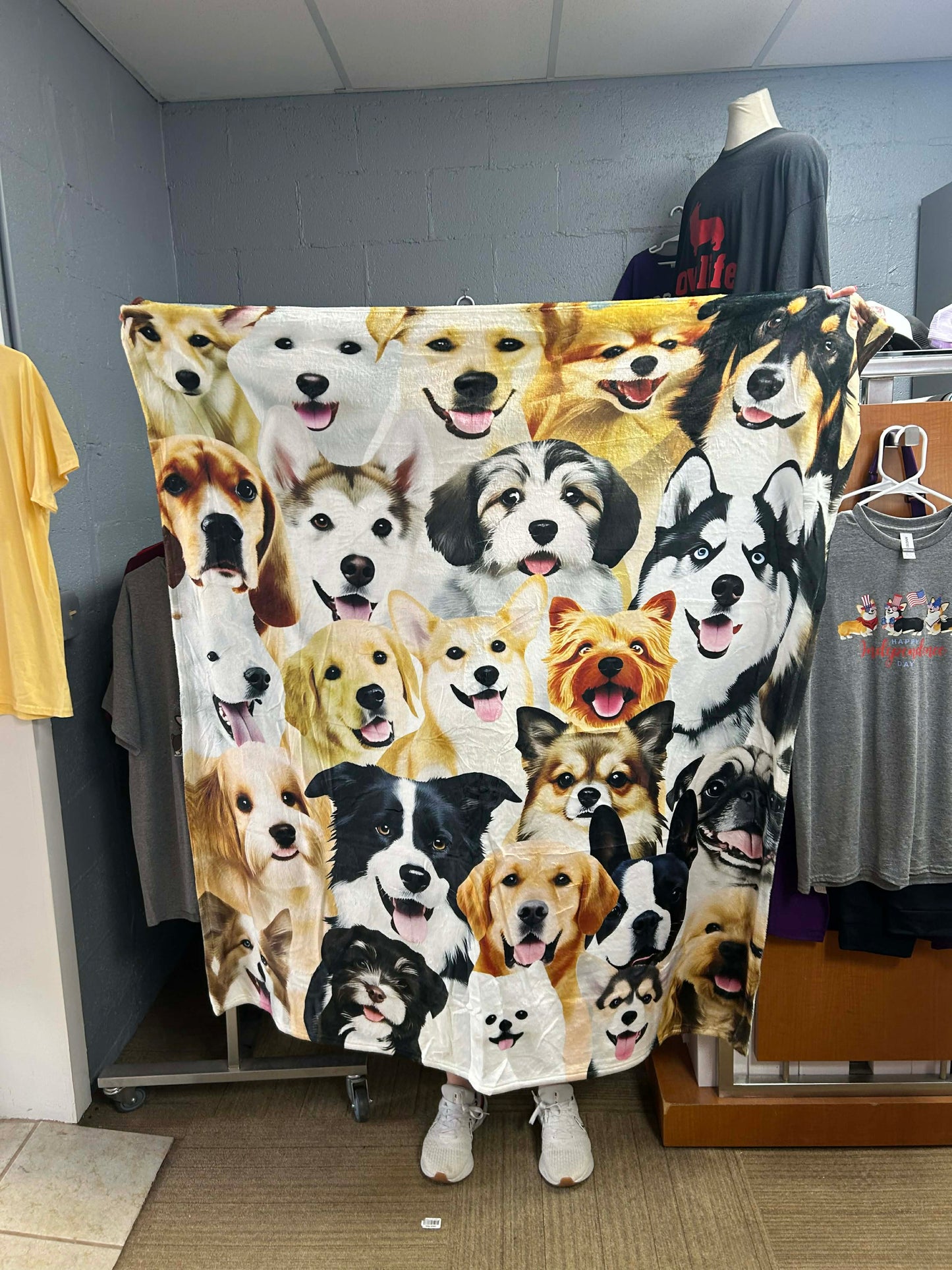 Brand new blanket 50“ x 60“ dogs