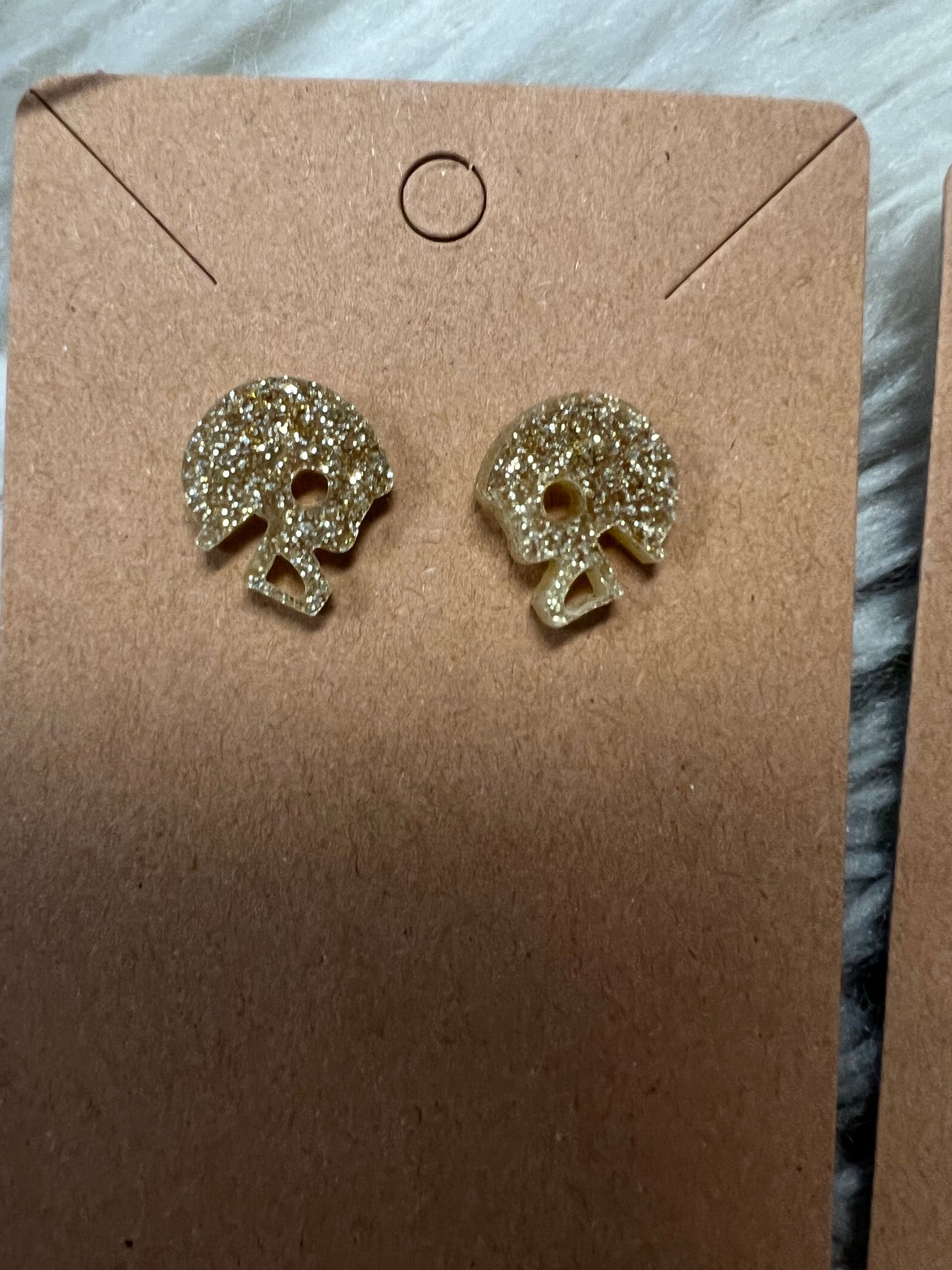 New  stud earring gold
