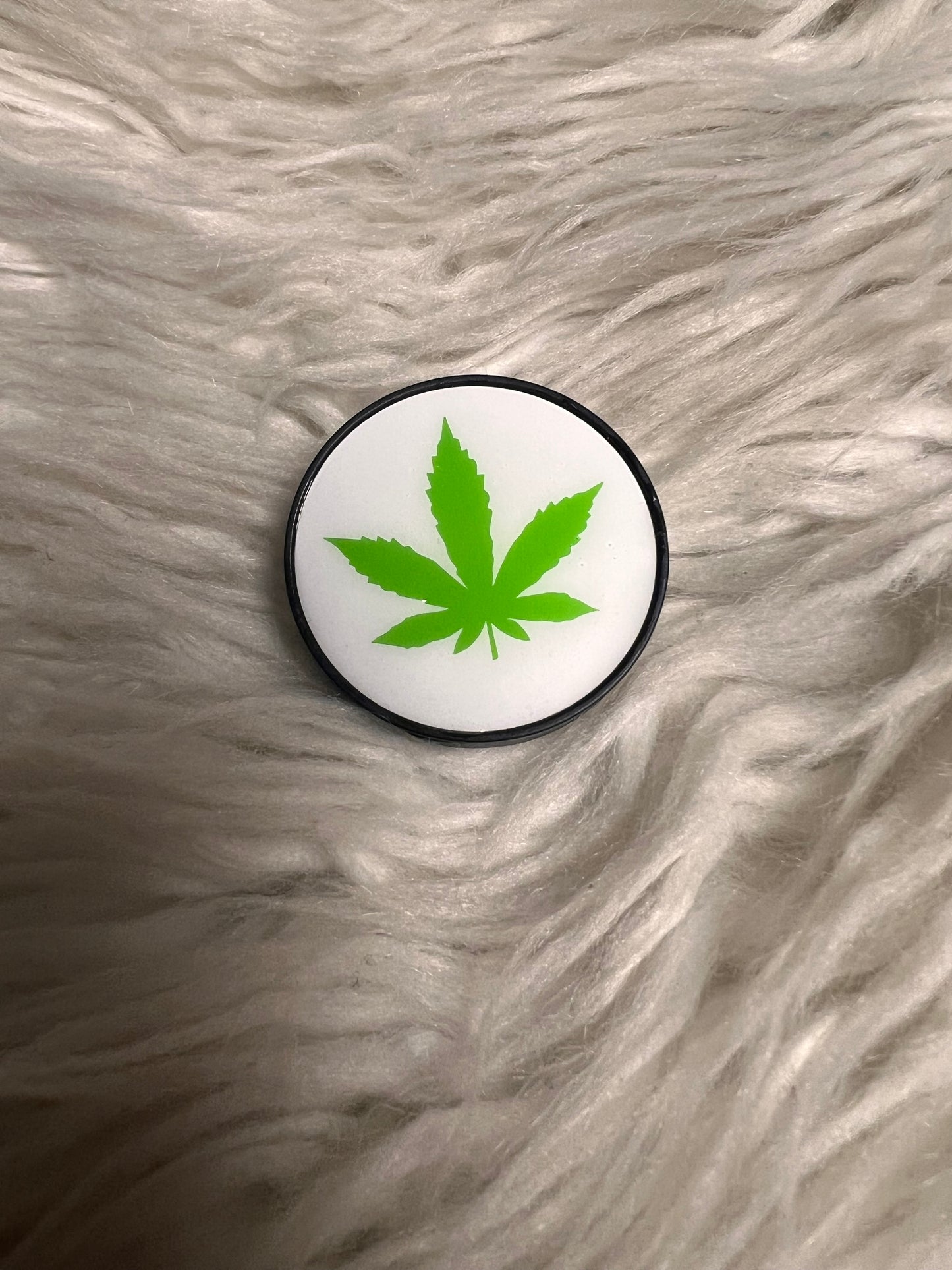 Resin covered pop socket