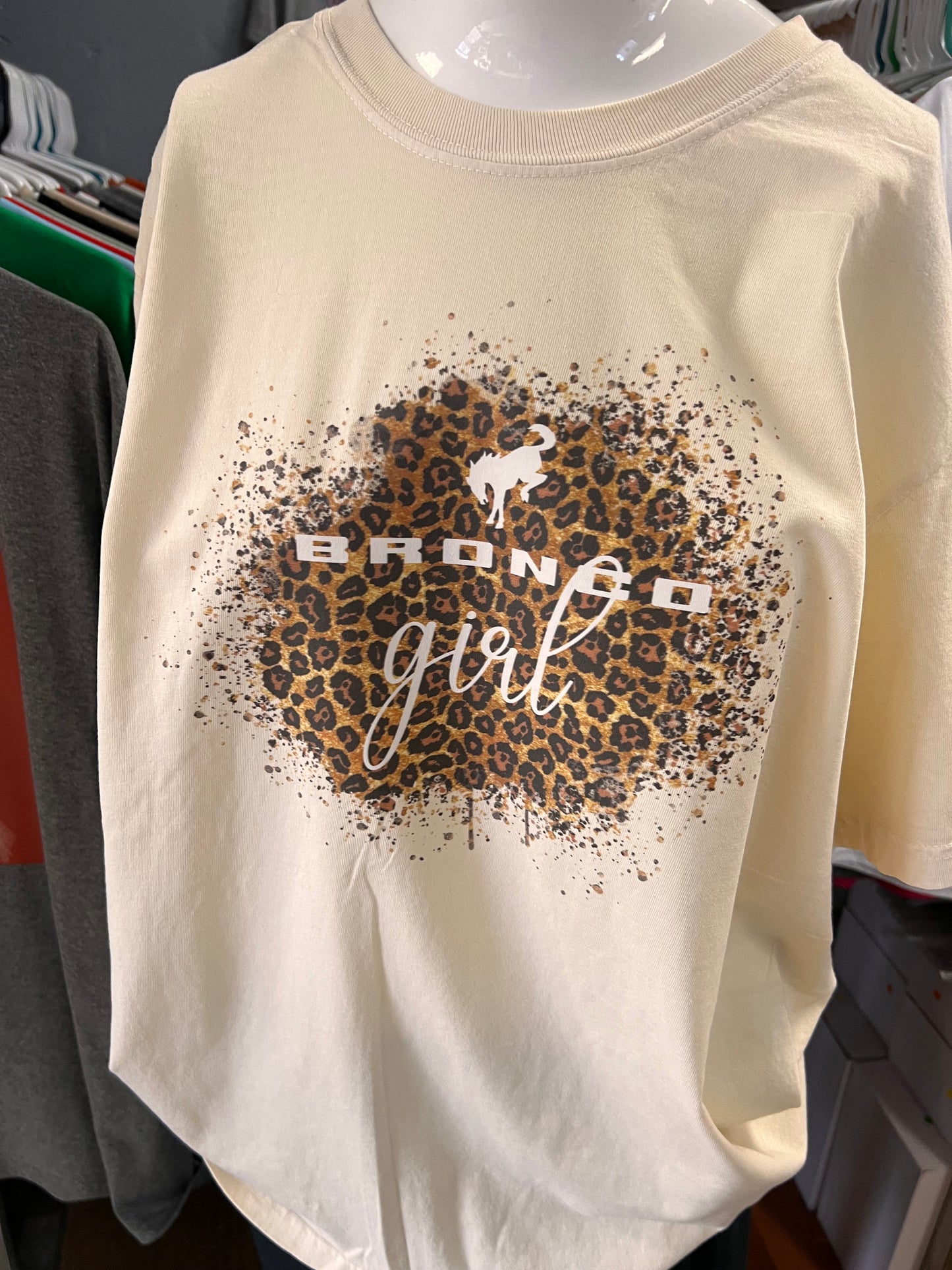New  unisex T-shirt comfort color Brand ivory